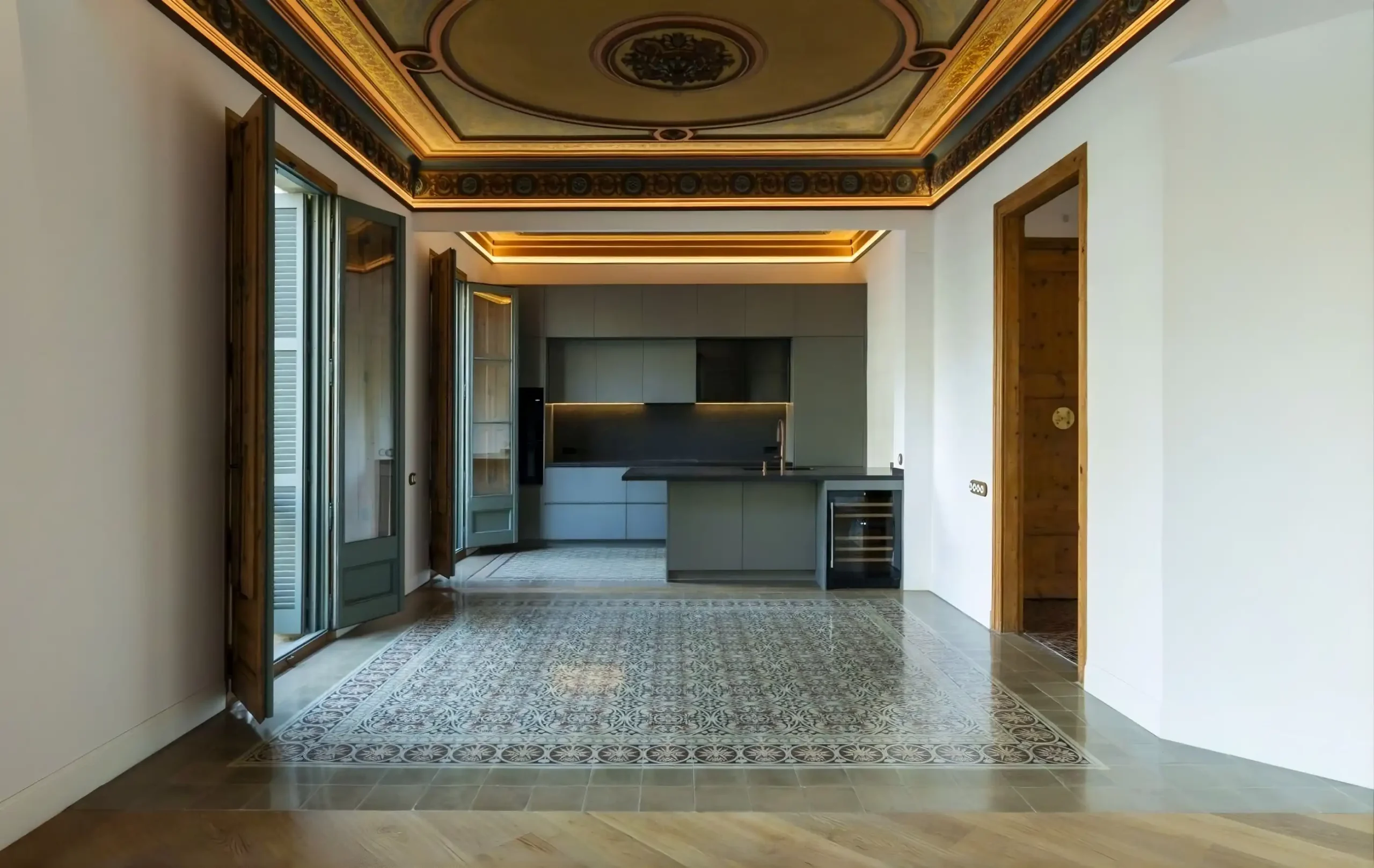 suelo de baldosa hidráulica Mosaics Torra en un piso señorial de Barcelona, con el color y el dibujo intactos