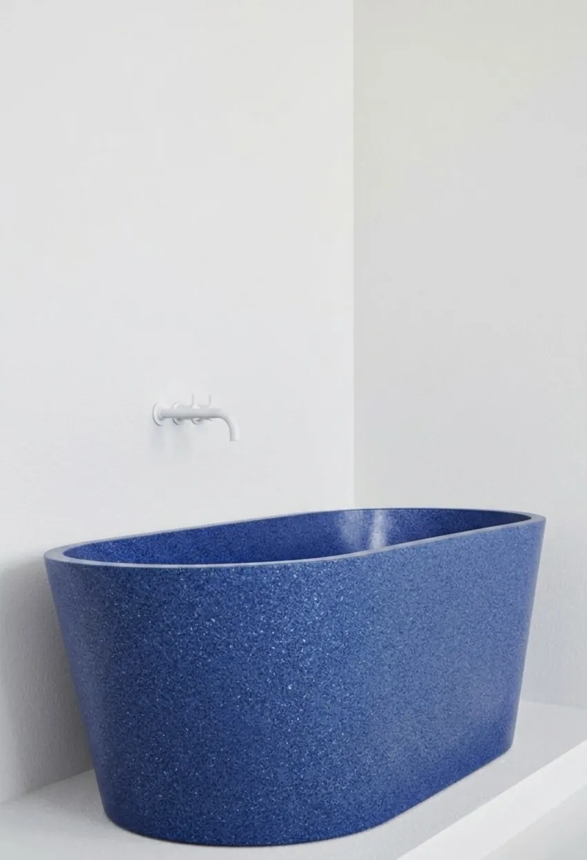 Bañera exenta de terrazo azul