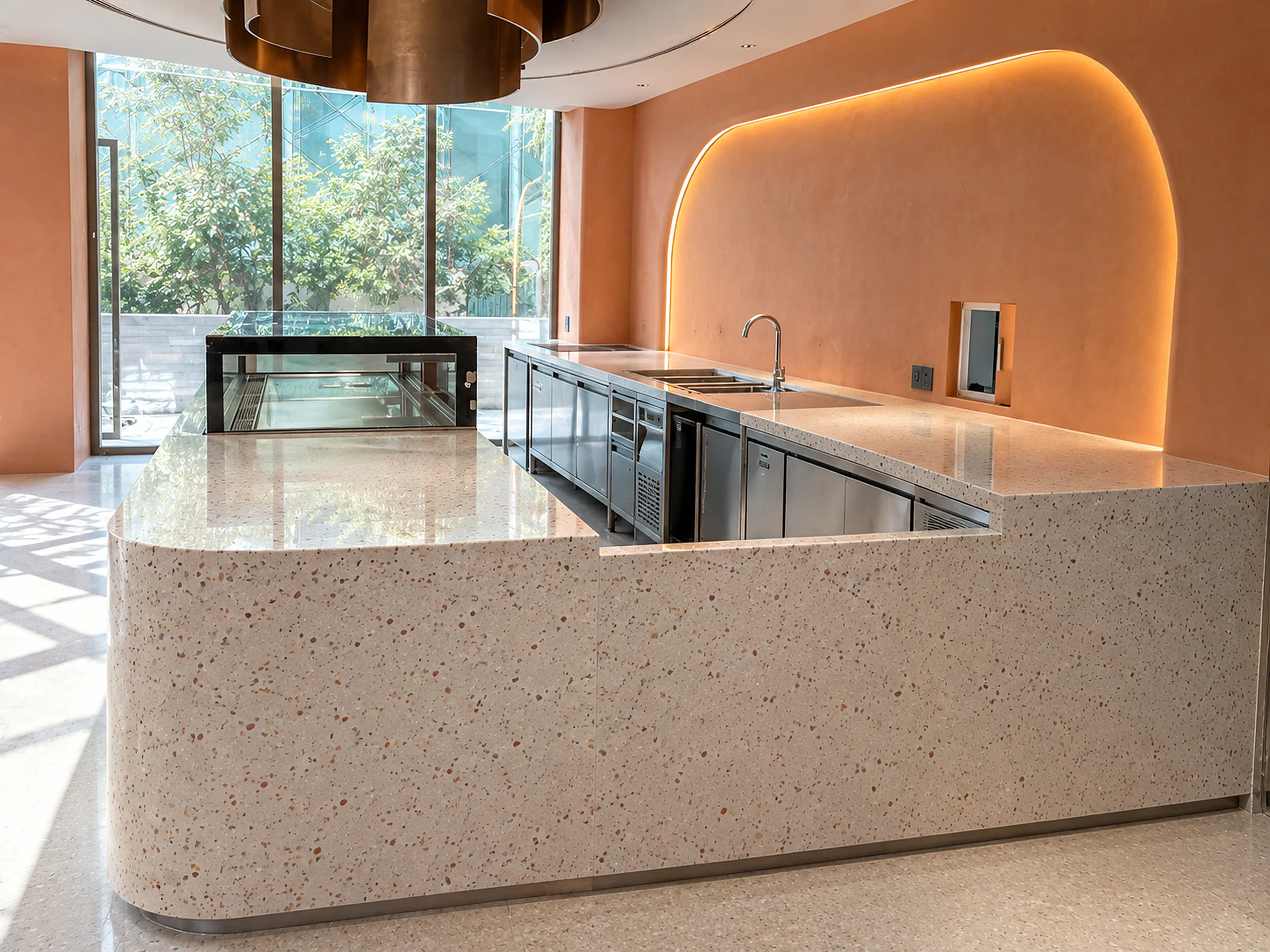 Encimera e isla de cocina a medida en terrazo · Mosaics Torra